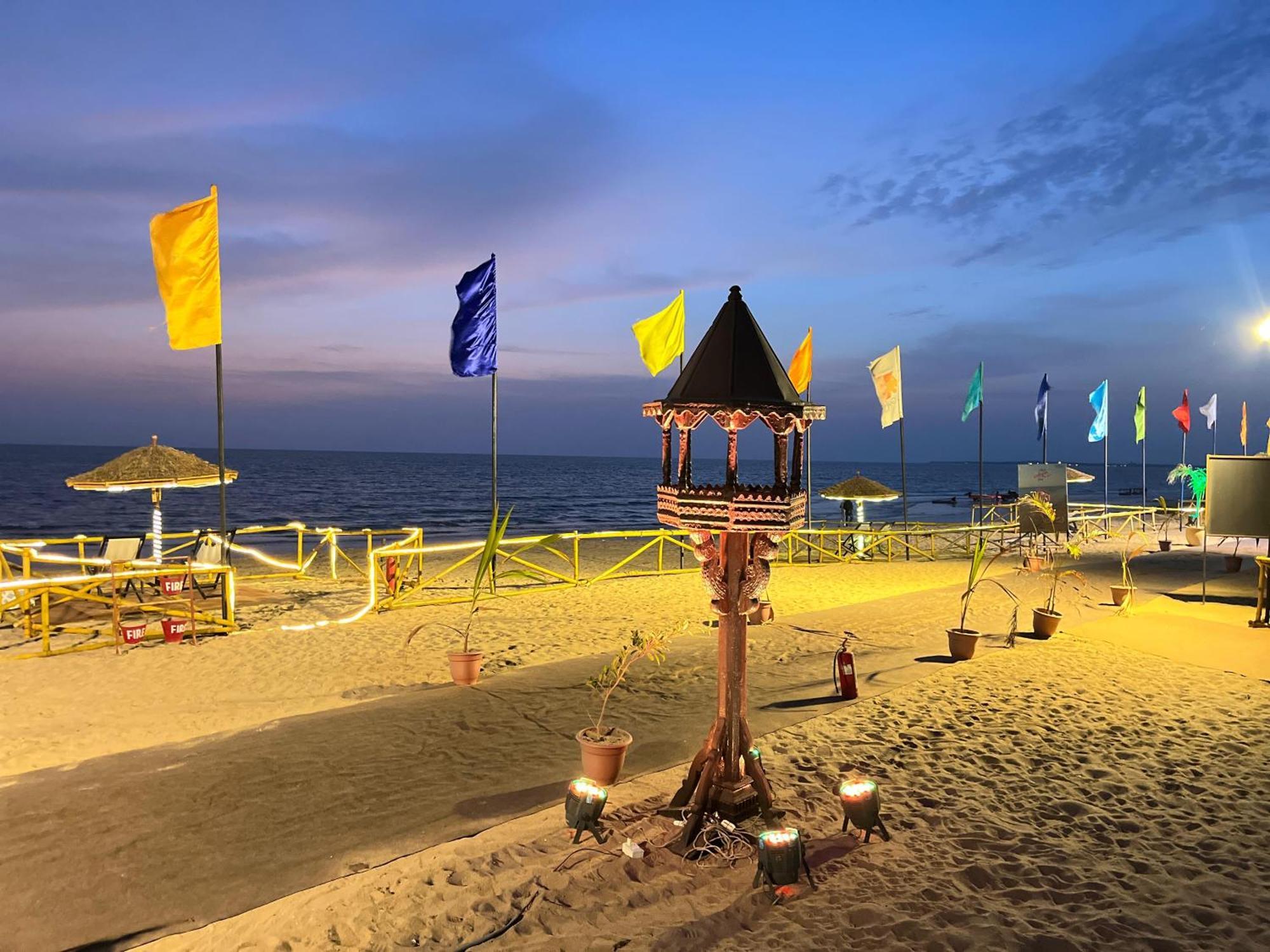 White Sands Bay Mandvi Bagian luar foto